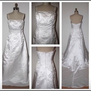 FREE Shipping! NWOT Jasmine Wedding Dress